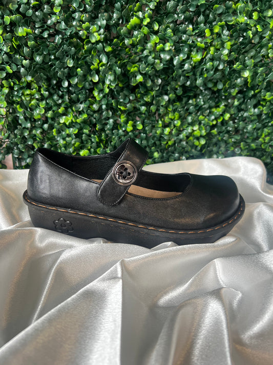 Jane 'Black Smooth' Nursing Shoe