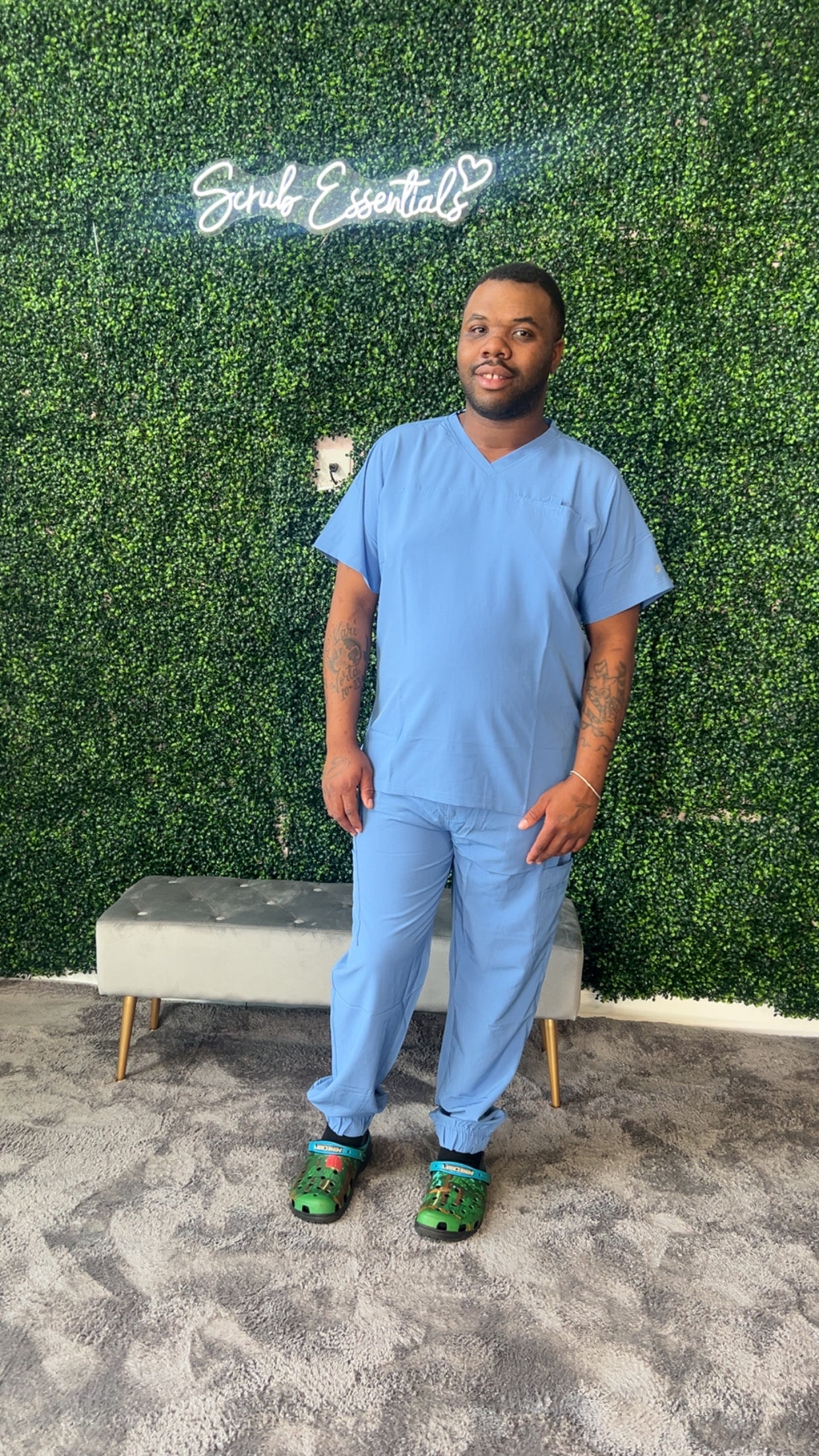 Men's Set V-Neck Tuck In Top Jogger Scrub Set